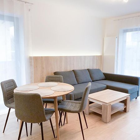 Riverfront Apartment Bešeňová Eksteriør billede