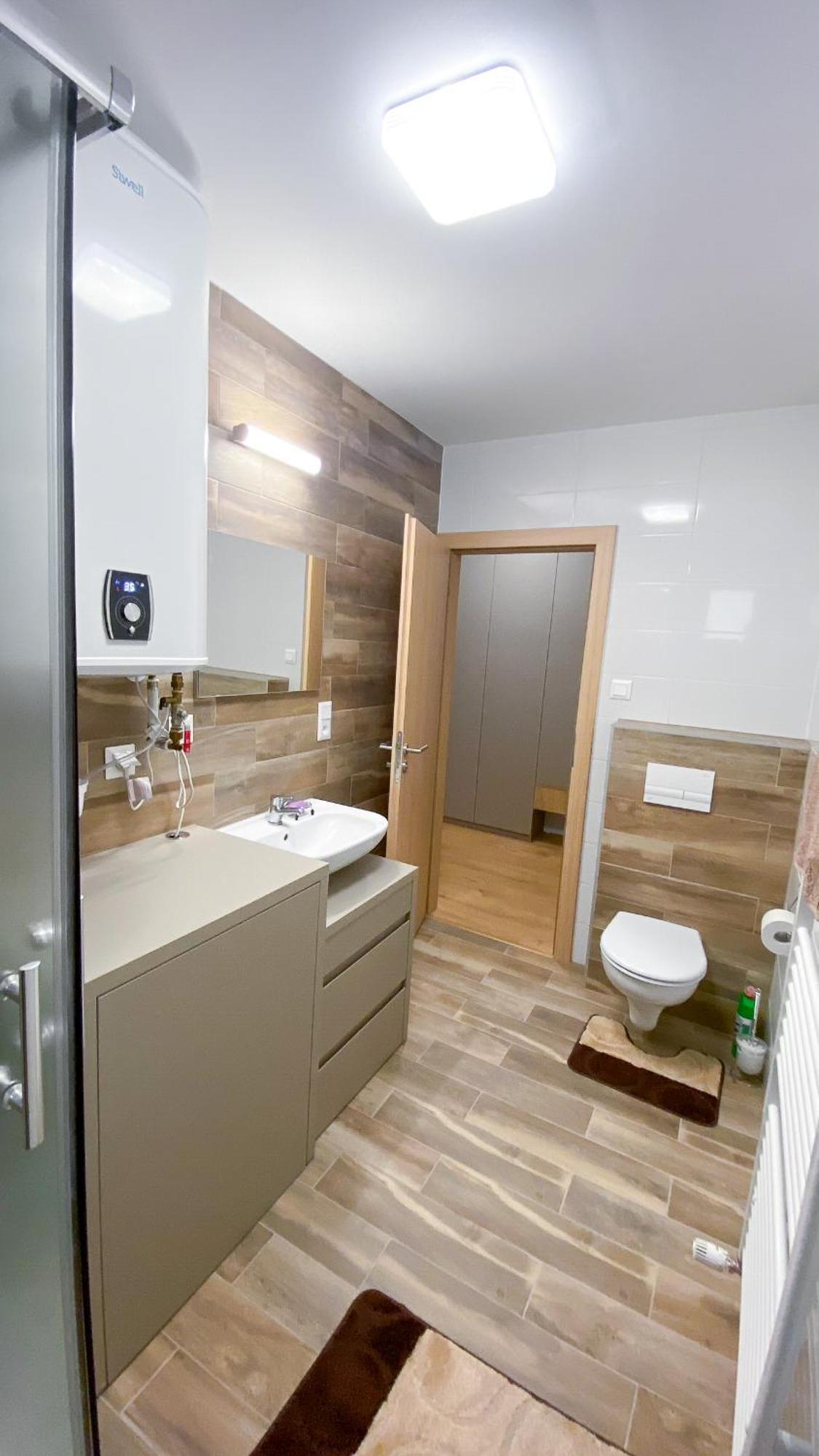 Riverfront Apartment Bešeňová Eksteriør billede