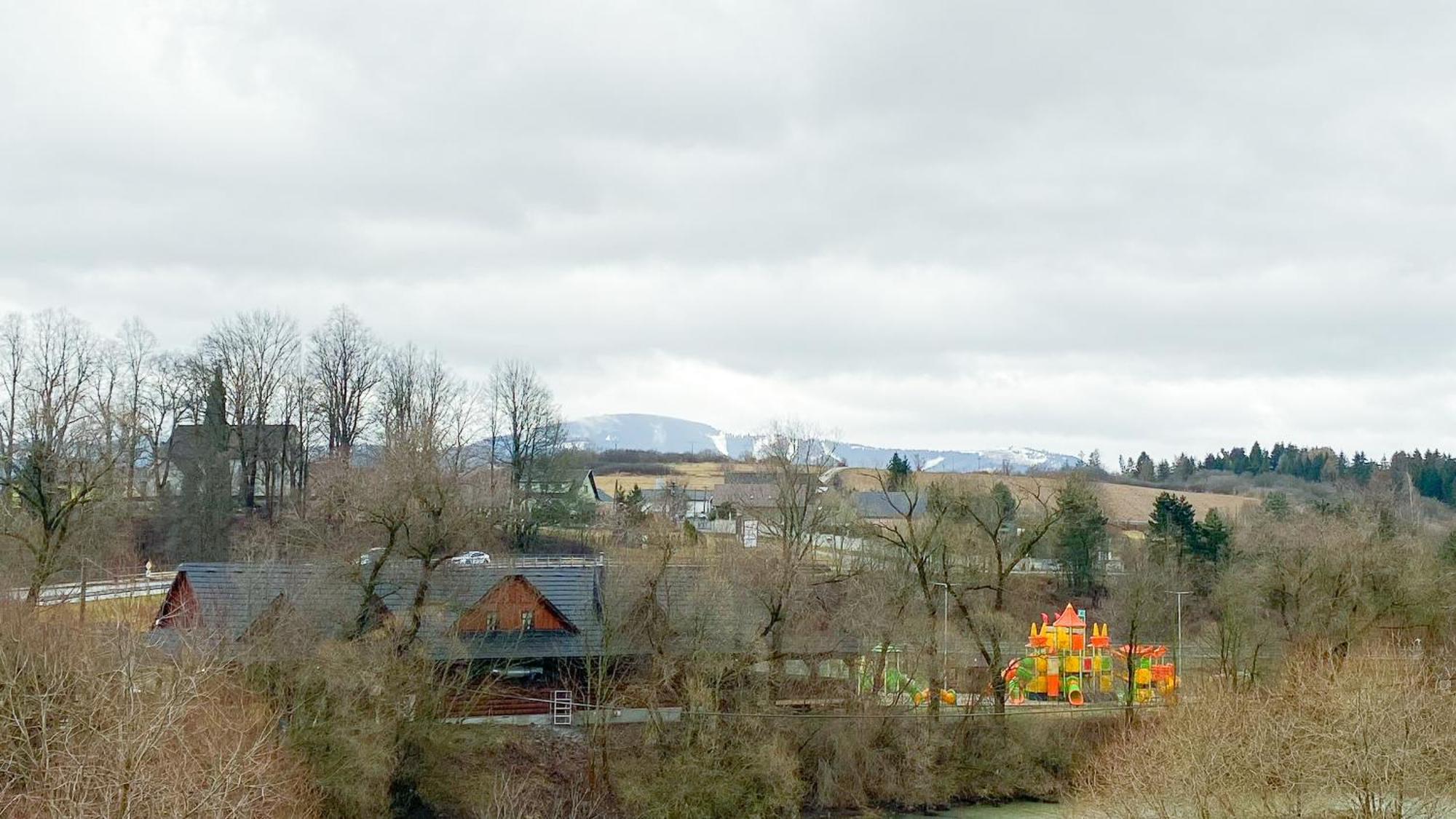 Riverfront Apartment Bešeňová Eksteriør billede