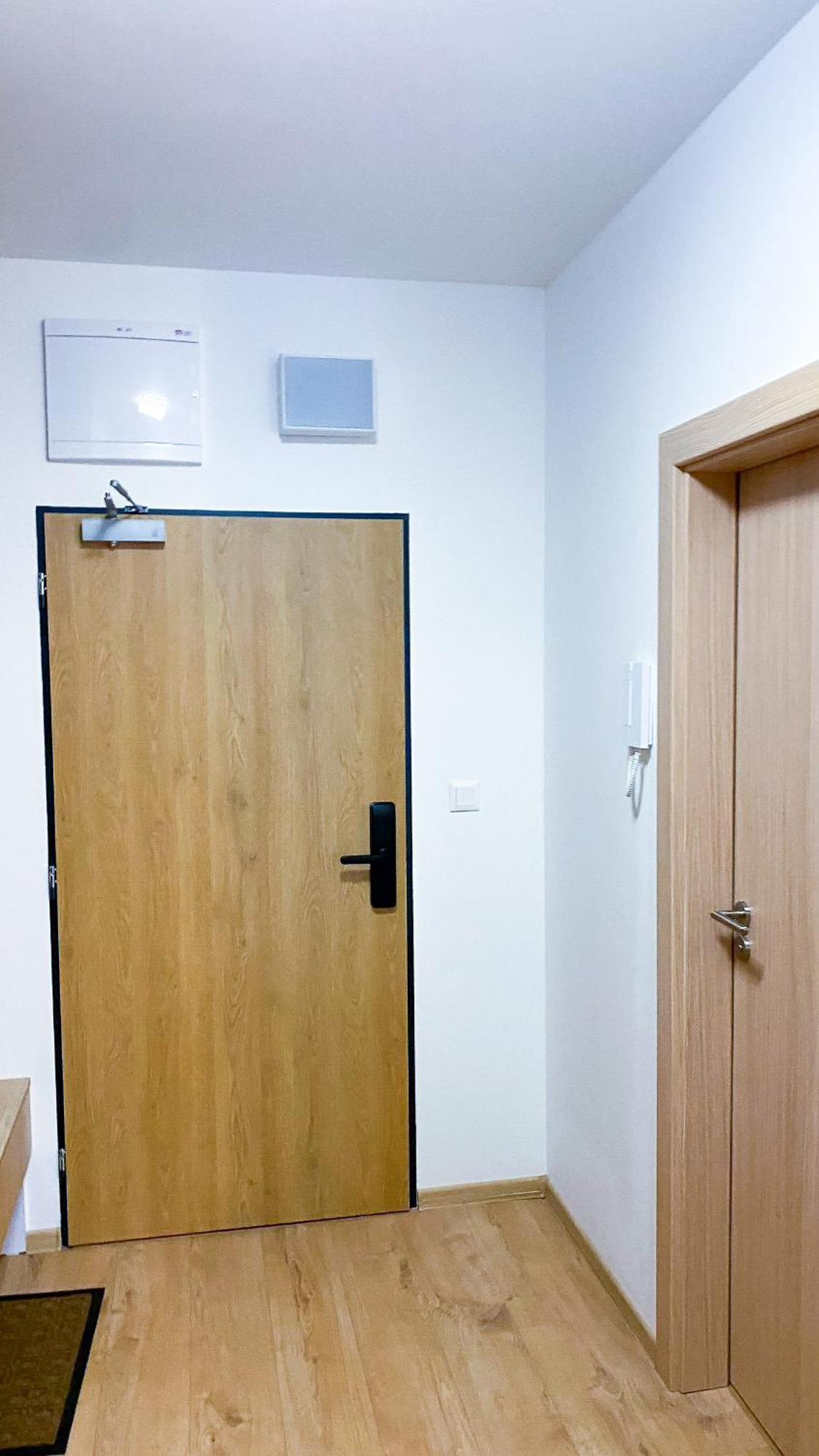Riverfront Apartment Bešeňová Eksteriør billede